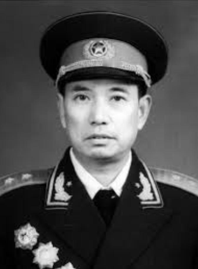 1980年，广州军区司令员吴克华给詹才芳打去电话，工作人员顺口答了一句“詹司令在