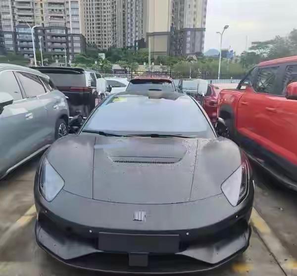 【全身黑化、马力破千！比亚迪第二款纯电超跑腾势Z“黑武士”实车首曝】它终于没了伪