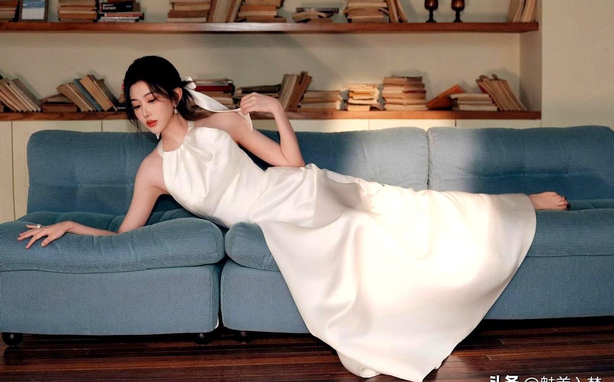 为什么你穿白裙像睡衣，人家孔雪儿却能穿成白月光？看看她最近几次的红毯就明白了