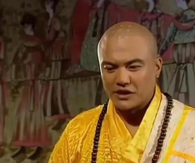 695年，72岁的武则天传32岁的薛怀义进宫侍寝，没曾想当薛怀义解开武则天的龙袍