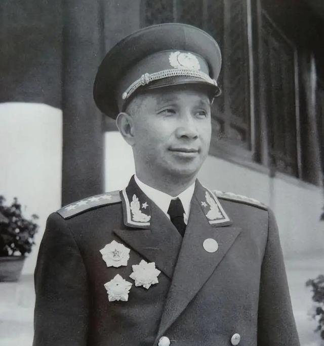 1947年，粟裕打电话命令许世友原地返回，许世友大吼：你们只晓得在地图上一卡一卡