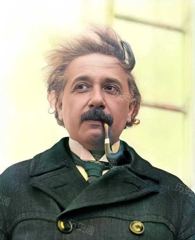 [点赞]爱因斯坦嗜好吸烟，一生离不开烟斗。与其他吸烟者不同的是，他在工作的时候