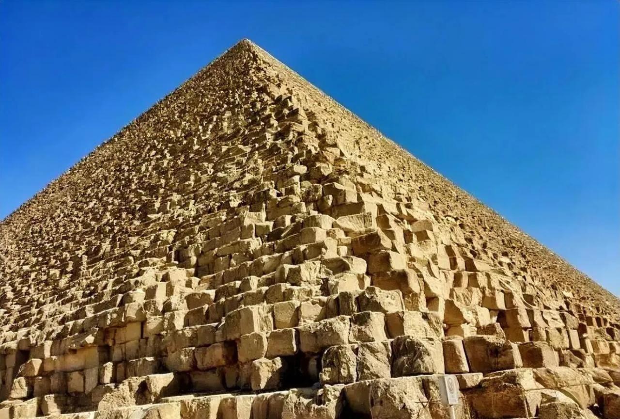 大家觉得埃及金字塔真的是埃及人在公元前3000年建立的吗？？？随着人类对埃及金