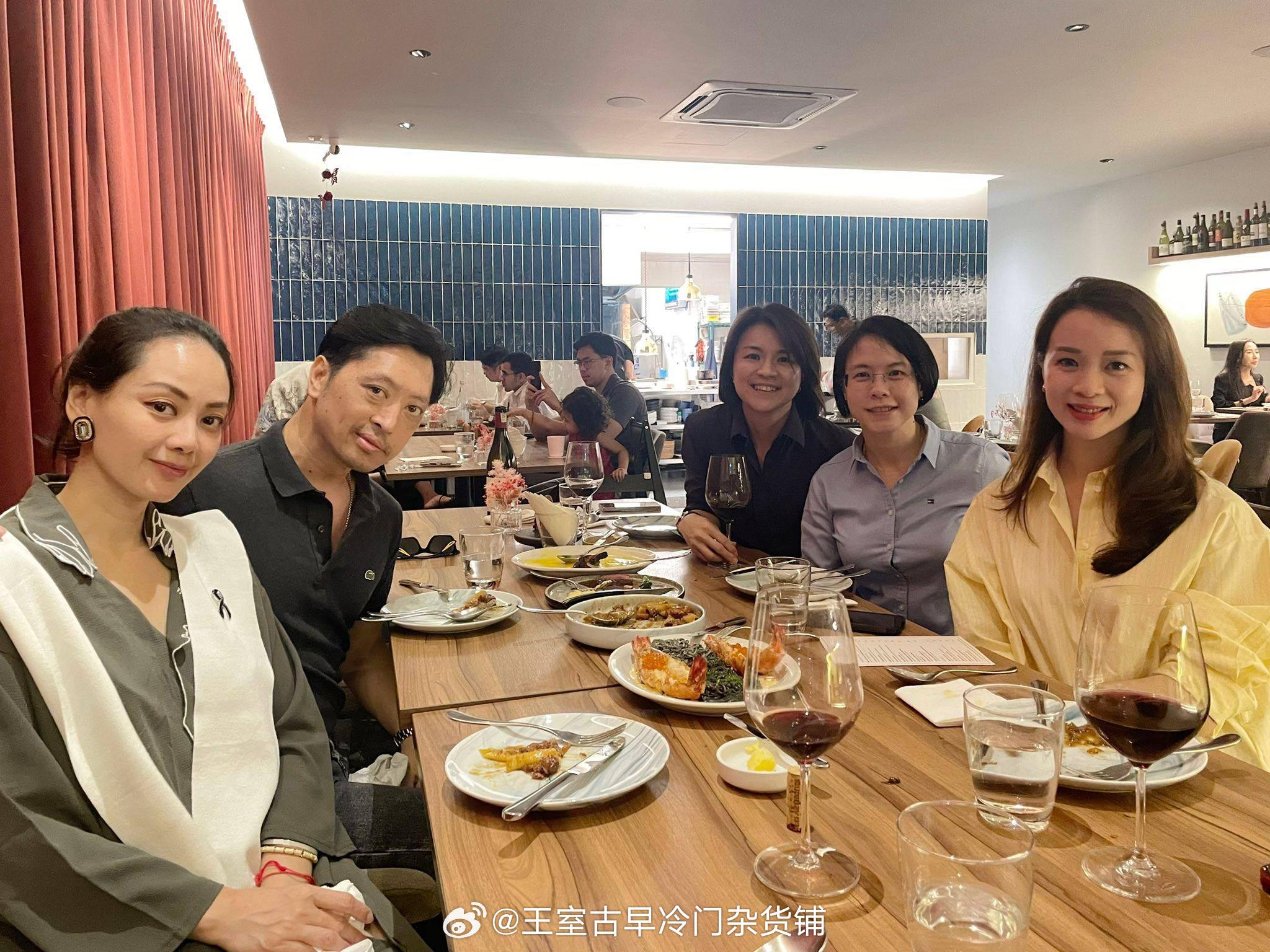 王室王室泰国王室小三和儿子镇宅三哥和未婚妻。