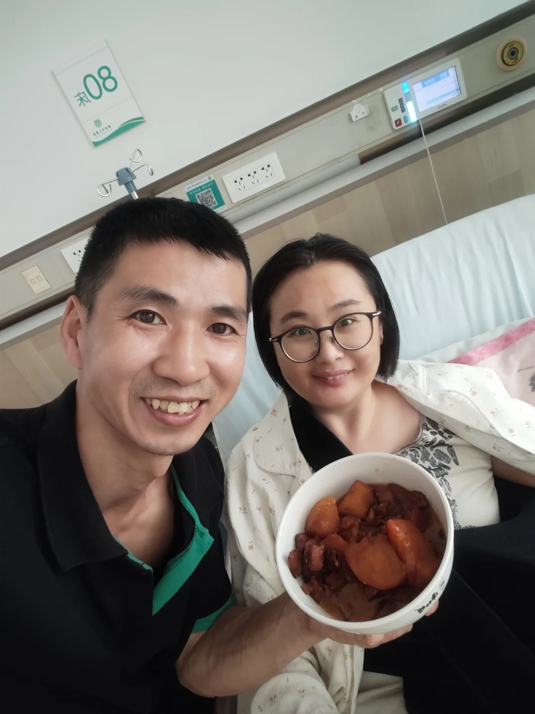 夫人住院吃不好也睡不好，下厨做点可口的饭菜吧 今天是夫人动完手术的第三...