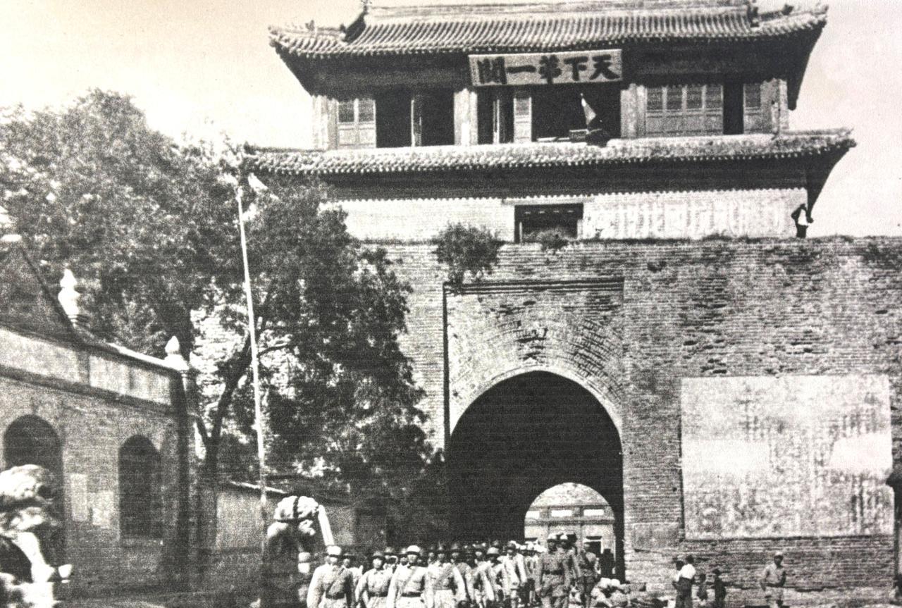 1945年8月30日冀热辽军区第12团、第18团等部队，解放山海关。我军俘日伪军