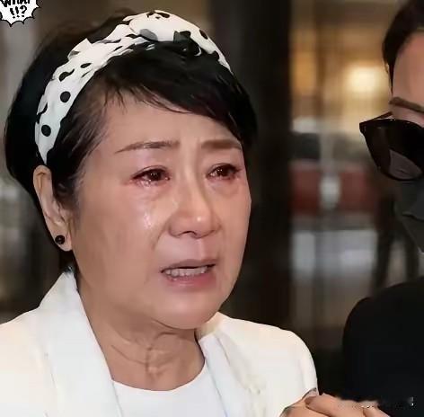 离婚31年，她凭啥在谢贤葬礼上哭成那样？说实话，我真想不通狄波拉。都离婚