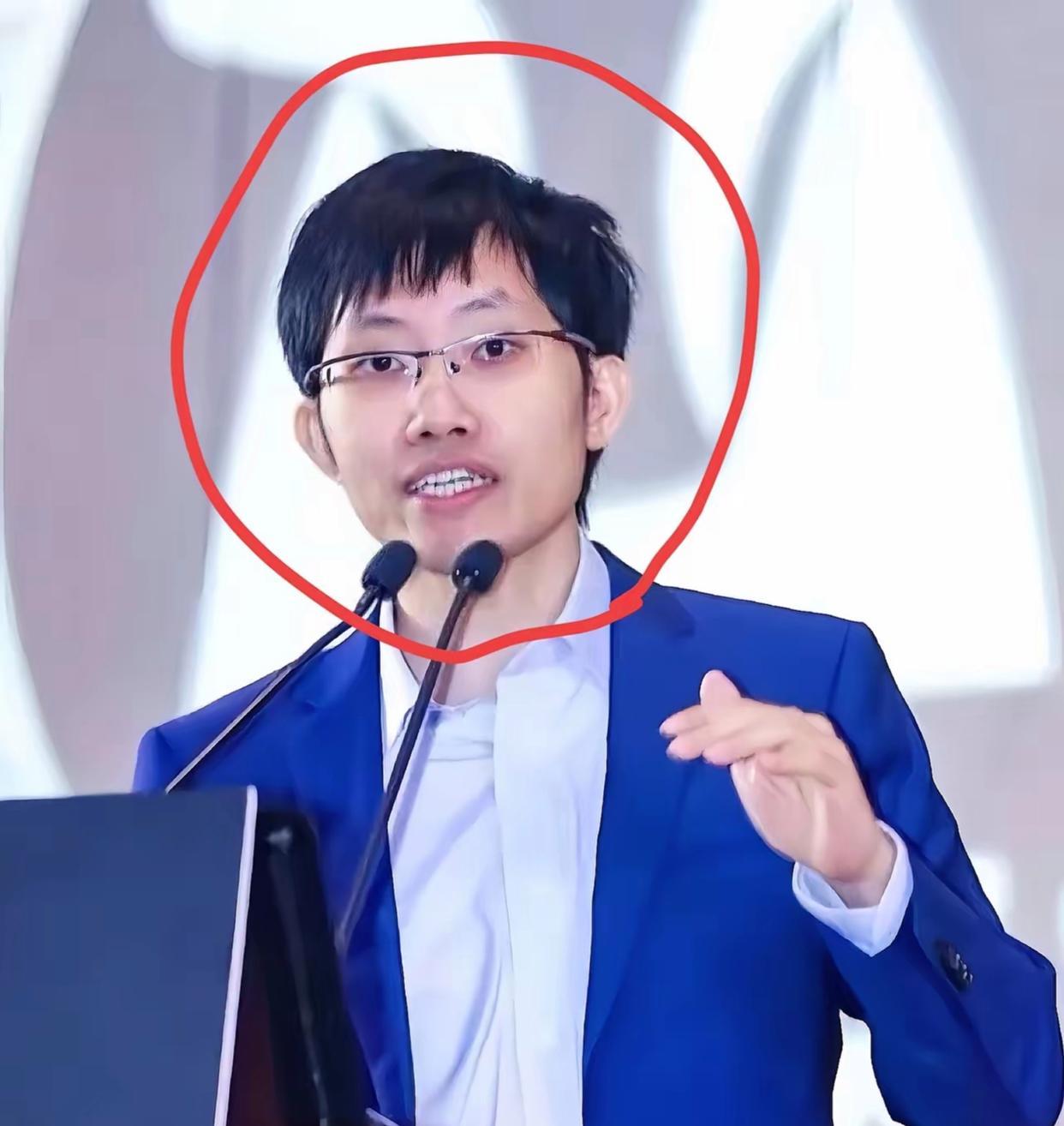 见过太多聪明人栽在虚名上。三年连发23封邀请函，大洋彼岸这次是真急眼了。当一