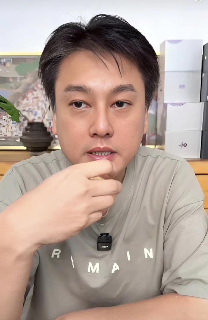 不得不说，朱孝天“掀桌”事件给他带来的红利不是一点点，“F4”合体开演唱会，说