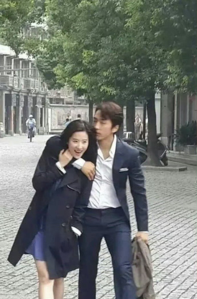 刘亦菲为什么不优先考虑中国男友？​​​​