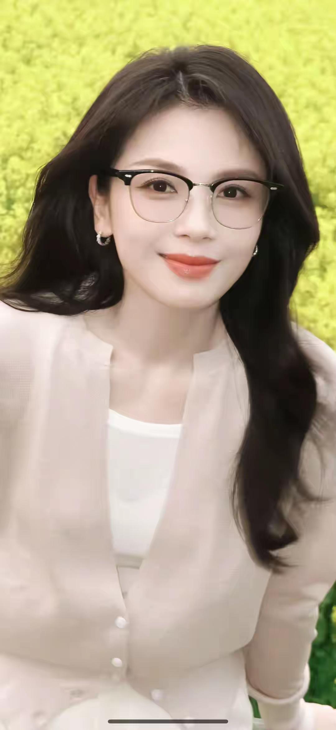刘涛完美女神的化身参演多部电视剧的拍摄外形温婉可人说她是国民媳妇不过分吧