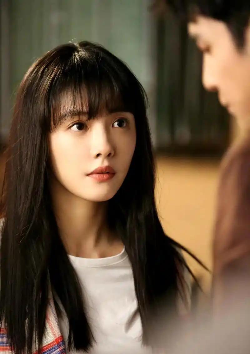 蔡文静，挺好！长相有辨识度，更主要的演技还不错。昨天看了她的一个剧，十四集的