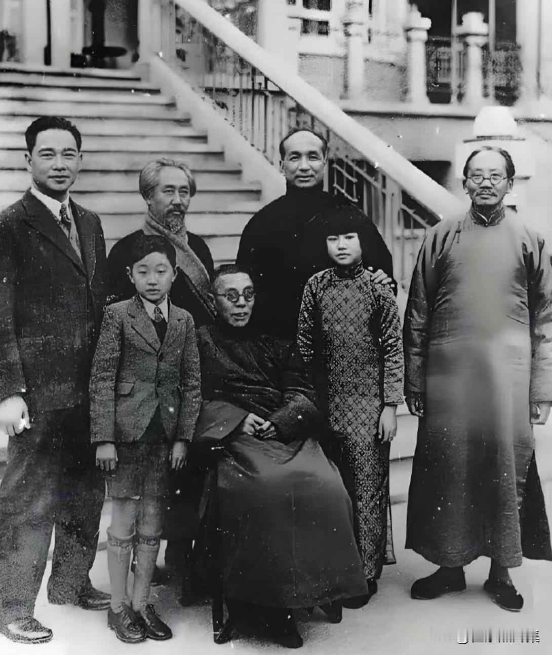 1934年，​国民党元老在上海合影。​自左至右（后排）汪精卫、李石曾、褚民谊、蔡