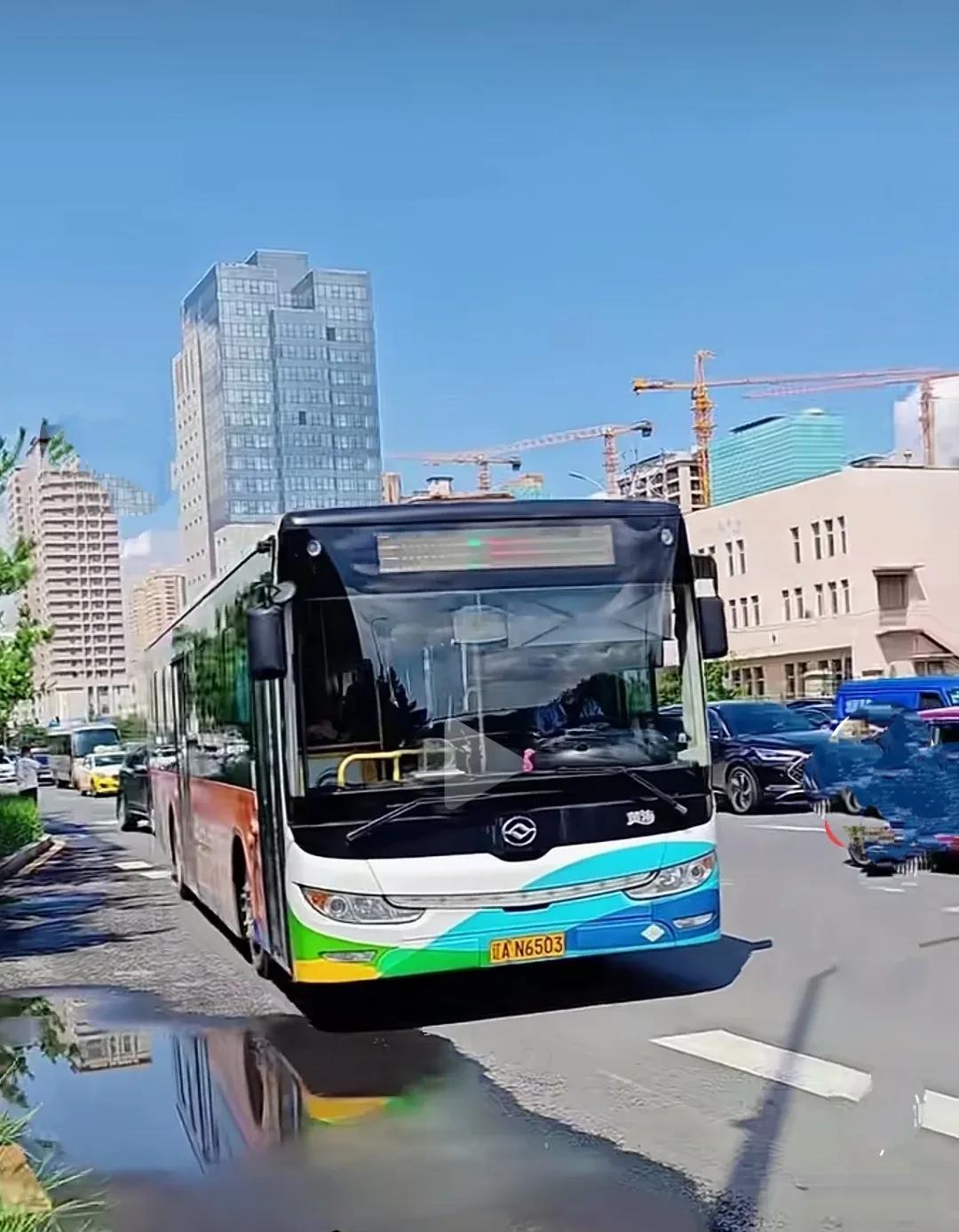 62岁，退休都两年了。今儿个早早就起了，闲得发慌。脚骨头似乎还有点痒痒的，那就出