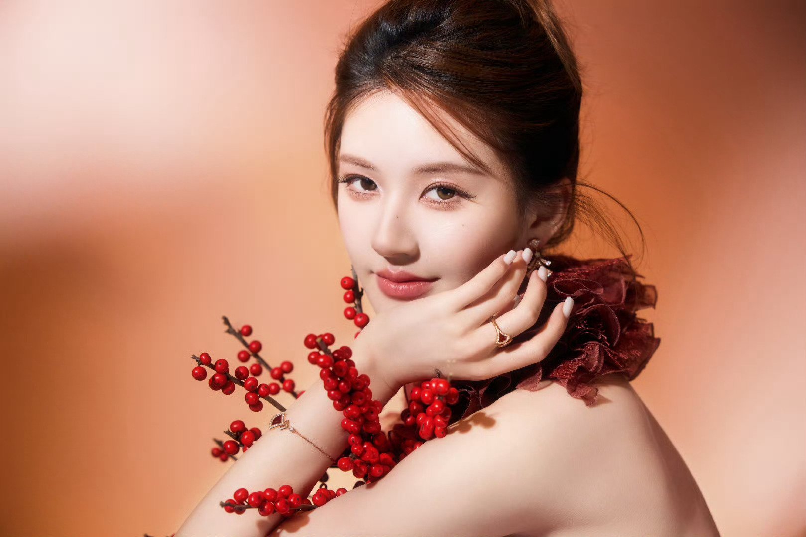 赵露思又给粉丝准备了100份初五送福水杯礼物