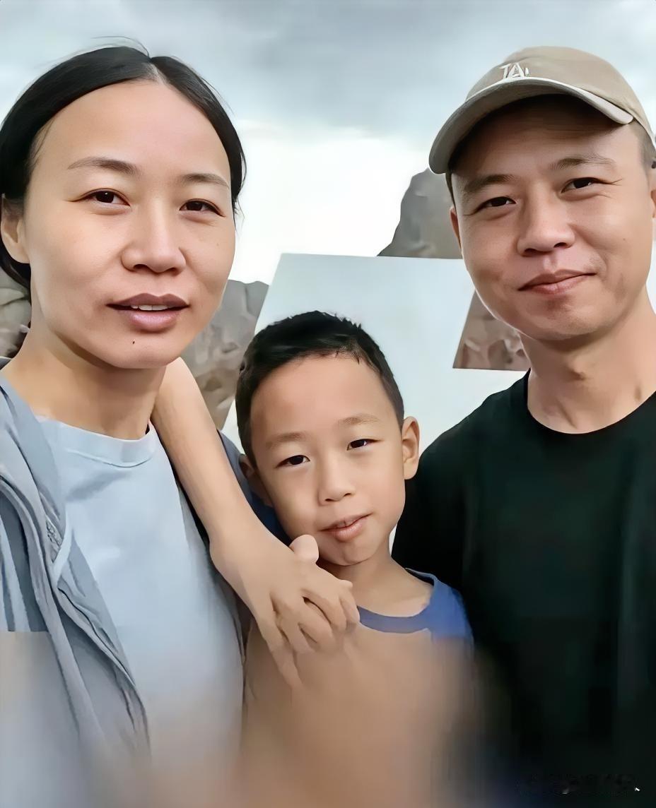 一场给孩子庆生的旅行，竟成一家人无法回头的噩梦。6月27日苏州一家三口飞到新疆，