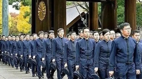 日本人不知道自己正在造就一个怎样的怪物，日本外务省现在花钱洗白自己侵华历史，最后