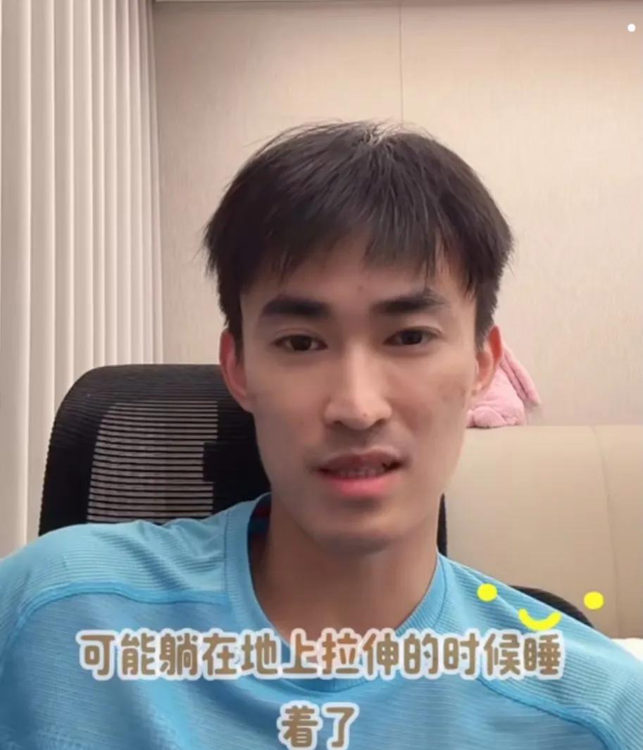 平野美宇教练张成聊：乒超联赛挺累都！深大是一天半打了三场团体。平野打了六场。打完