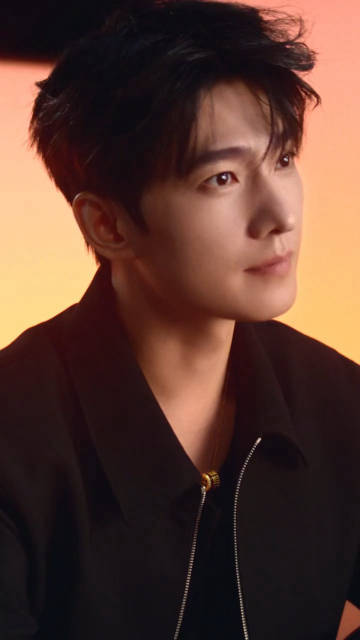 杨洋的面部折叠度令人惊叹内娱颜值黄金档杨洋稳坐！高折叠度骨相适配所有造型，古装现