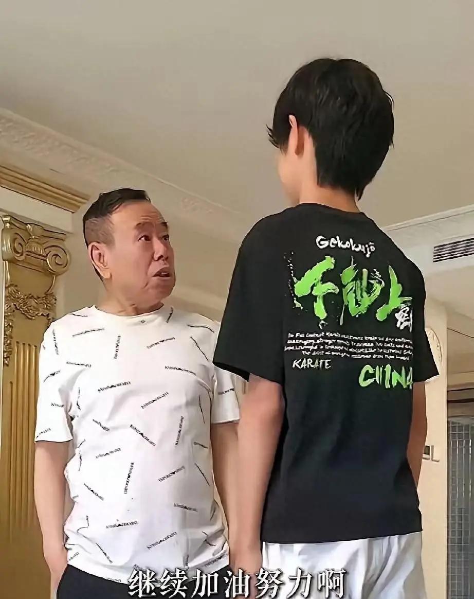 外孙的身高成了潘长江的心事！潘长江身高1米58，为了不让外孙吃身高的亏，当年女儿