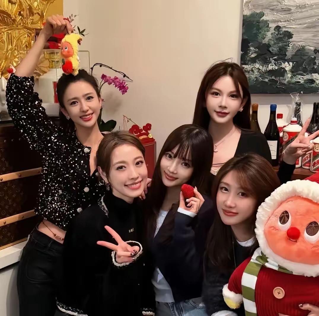 这里一共5个佟丽娅吗[笑着哭][笑着哭][笑着哭]