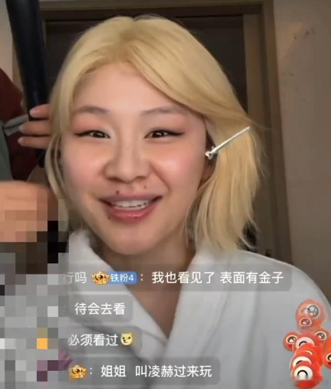 金靖说明显感觉到张凌赫太火了金靖面前的张凌赫，有一种很好追上的感觉