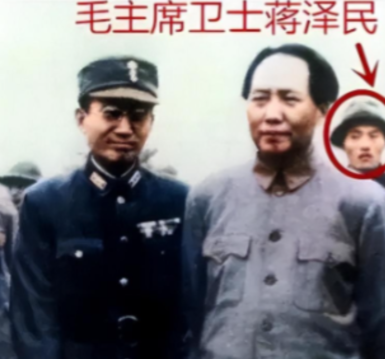 1940年9月，延安，毛主席去食堂时，一个人拎着木棍朝毛主席后脑勺砸去，千钧一发