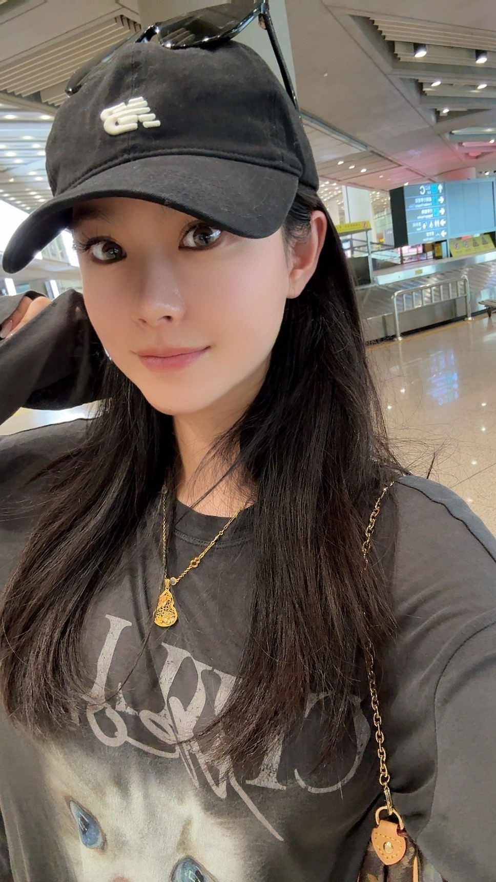 闪现💨💨💨北京！我看这天，感觉我明天也拍摄不了啦今晚吃烤鸭🦆​​​