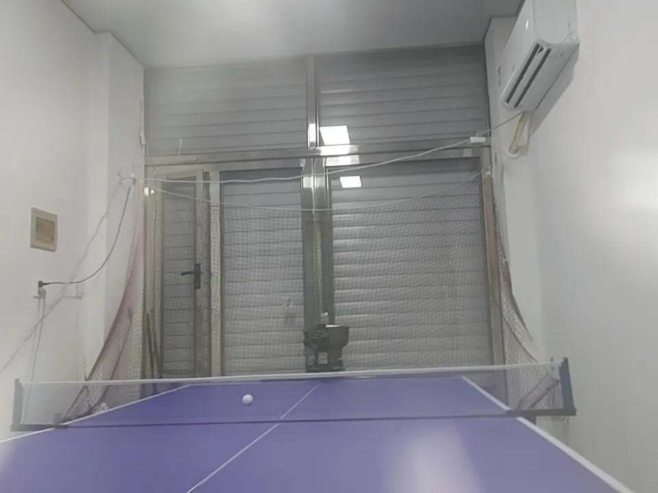 今天手机里没有钱了，我跟妻子说：给我转五百元钱吧，我要在车库买个空调，钱不够了。