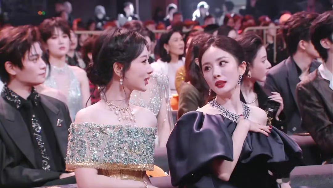 85花和90花还真是王不见王啊！杨幂25年风光无限，剧爆了，夹总又把最大奖?