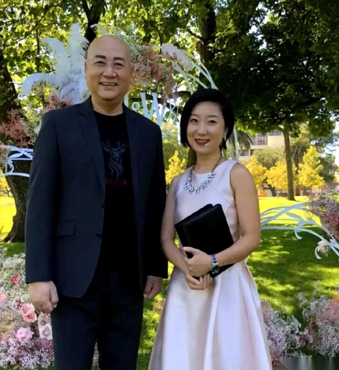 迟重瑞那个标志性的光头，一留就是几十年，不是为了戏，而是因为继子的一句话。更绝