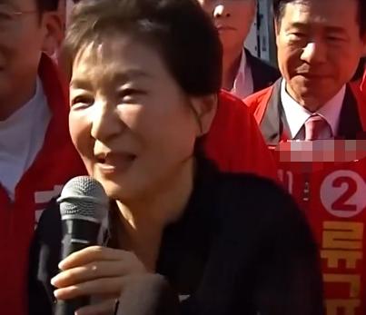 韩国好戏开锣，两位入狱的前总统同日现身助选！这确实是韩国政坛罕见的一幕。两位