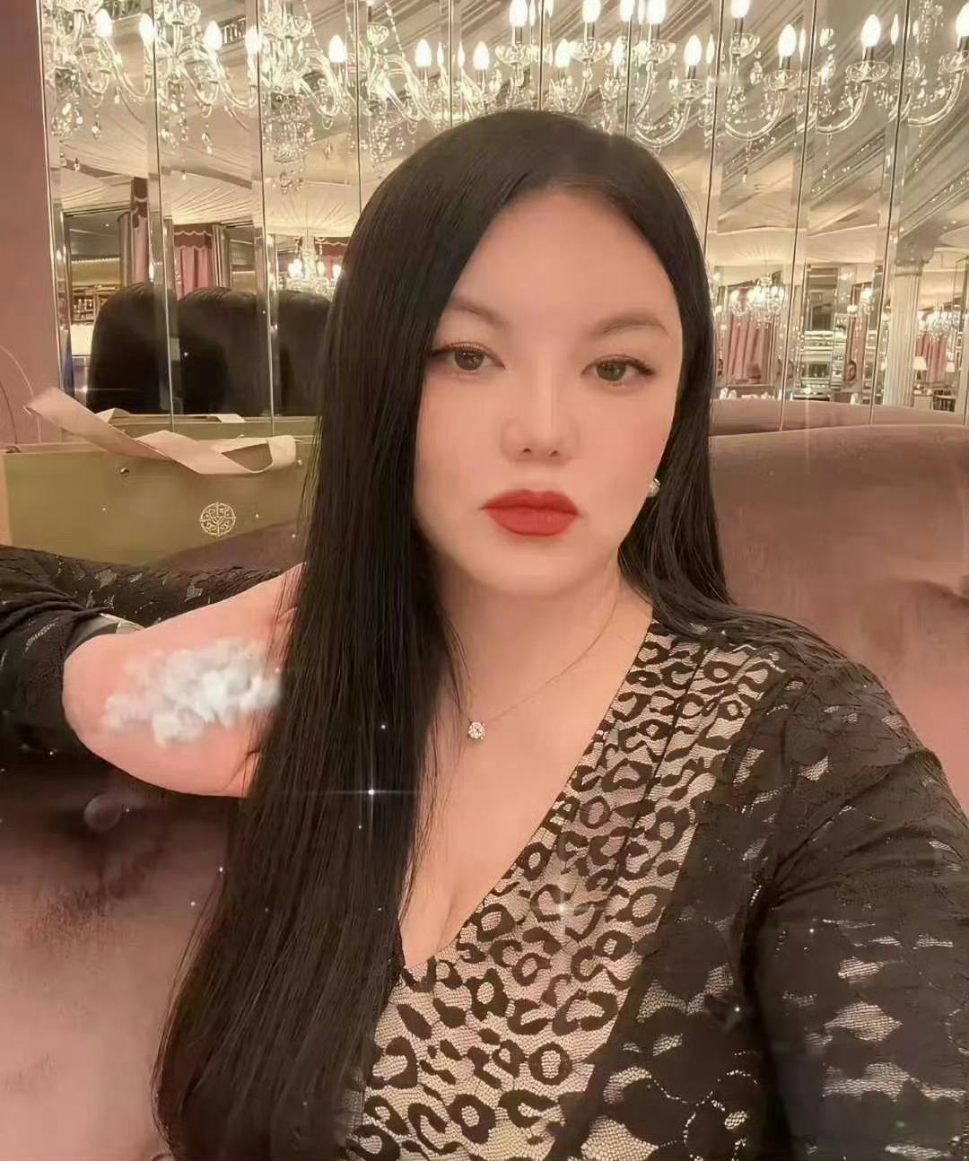 李湘连掌纹都打上码了！果然有钱人在意的东西就是多