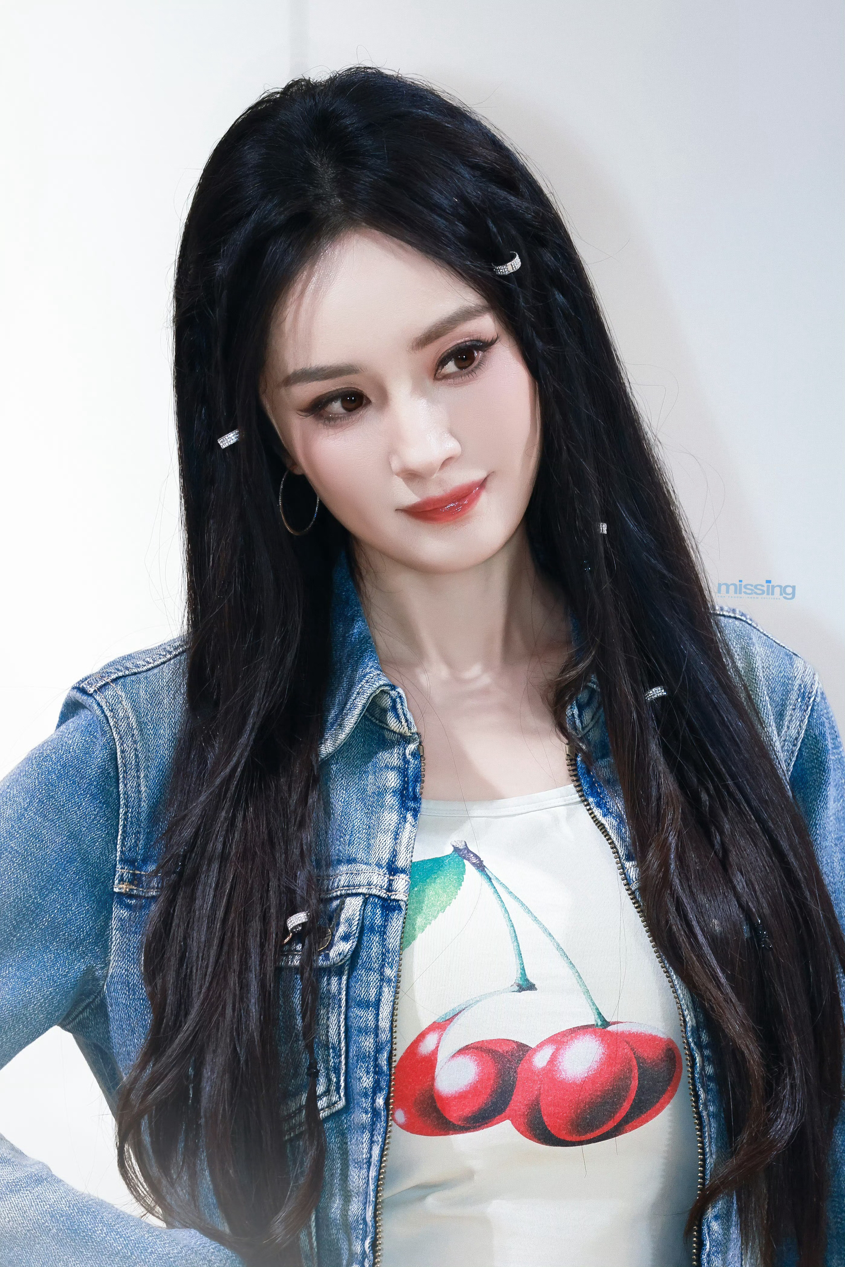 每日一善杨幂人生苦短，何不淡然。看透的人，处处是生机；看不透的人，处处是困境