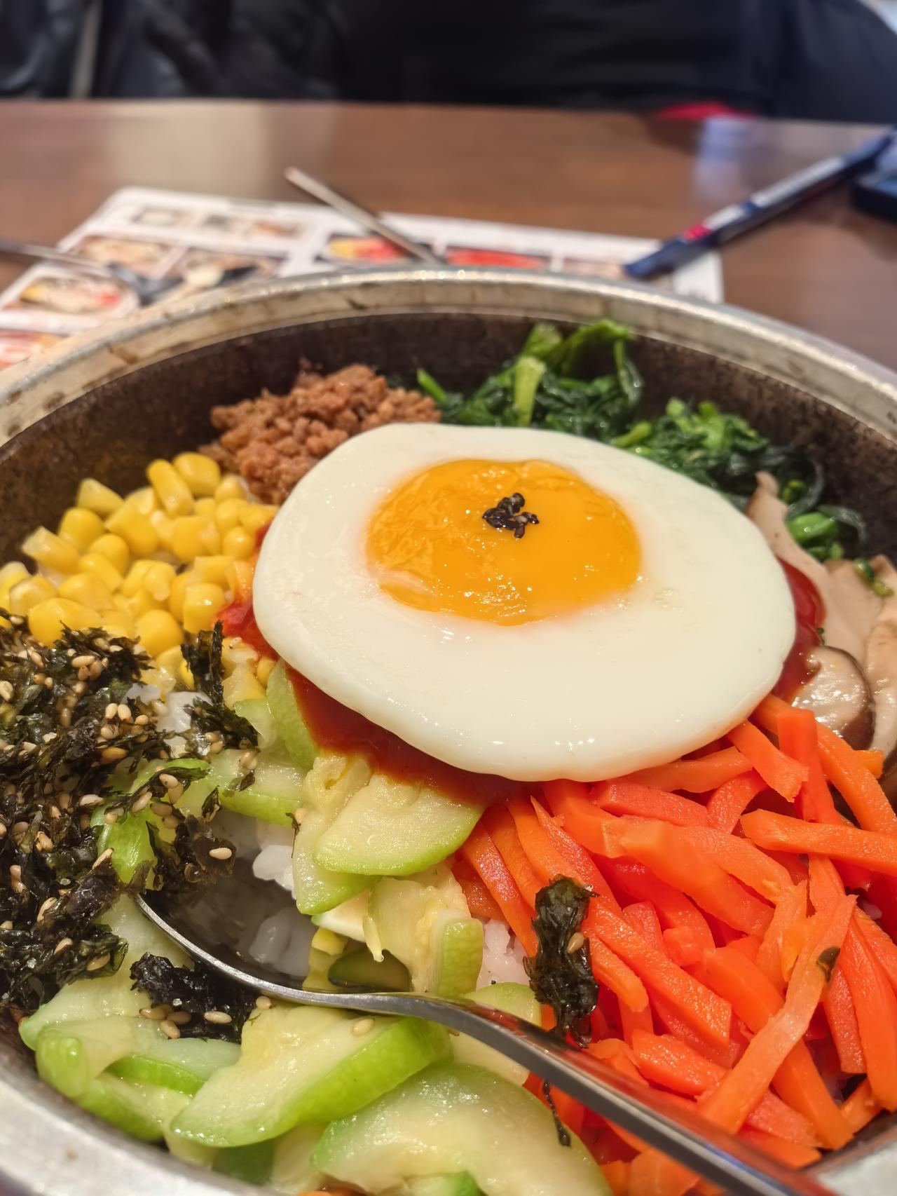 我爸在上海又住院快20天了。我爸因为重新翻修髋关节，手术后感染，我和老公陪着他又