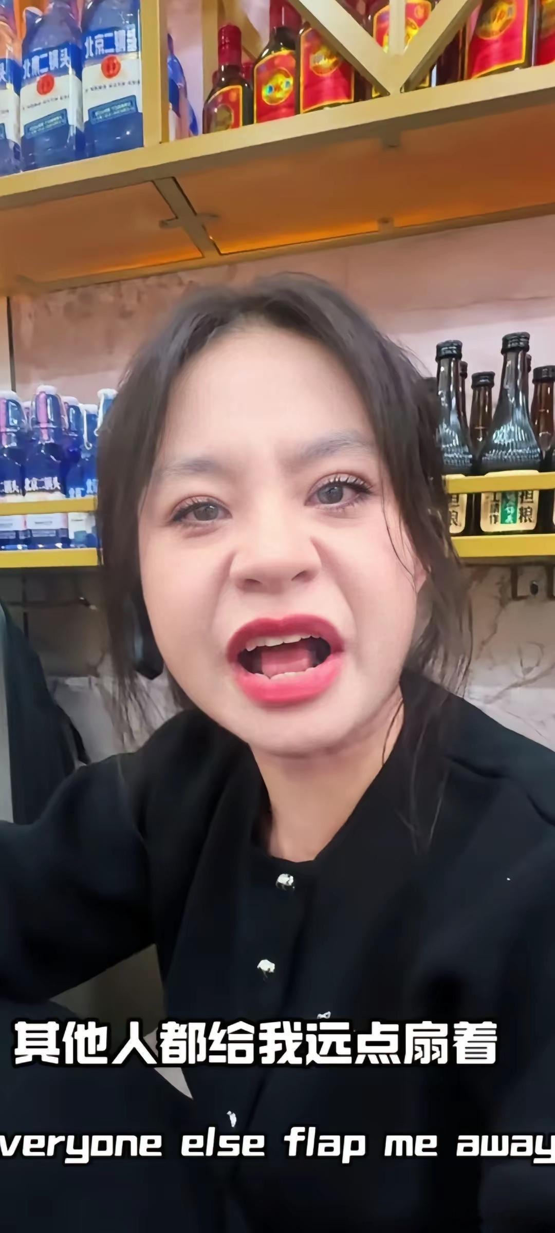 俗话说的好“相由心生”长春大雷烧烤店老板娘这副嘴脸，一看就不是善茬，你不也是从没