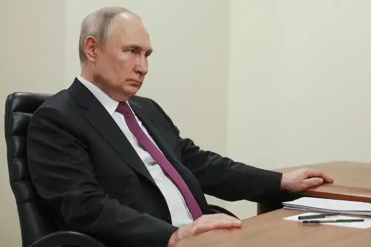 普京震怒！英国导弹袭俄闹市，7死42伤惨剧背后的西方阴影与大国博弈