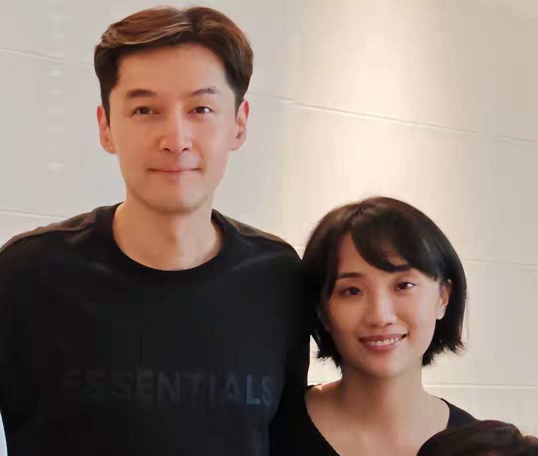 胡歌比黄晓明清醒多了不是因为他在选角上眼光独到，参演的多部影视剧获得大奖。而