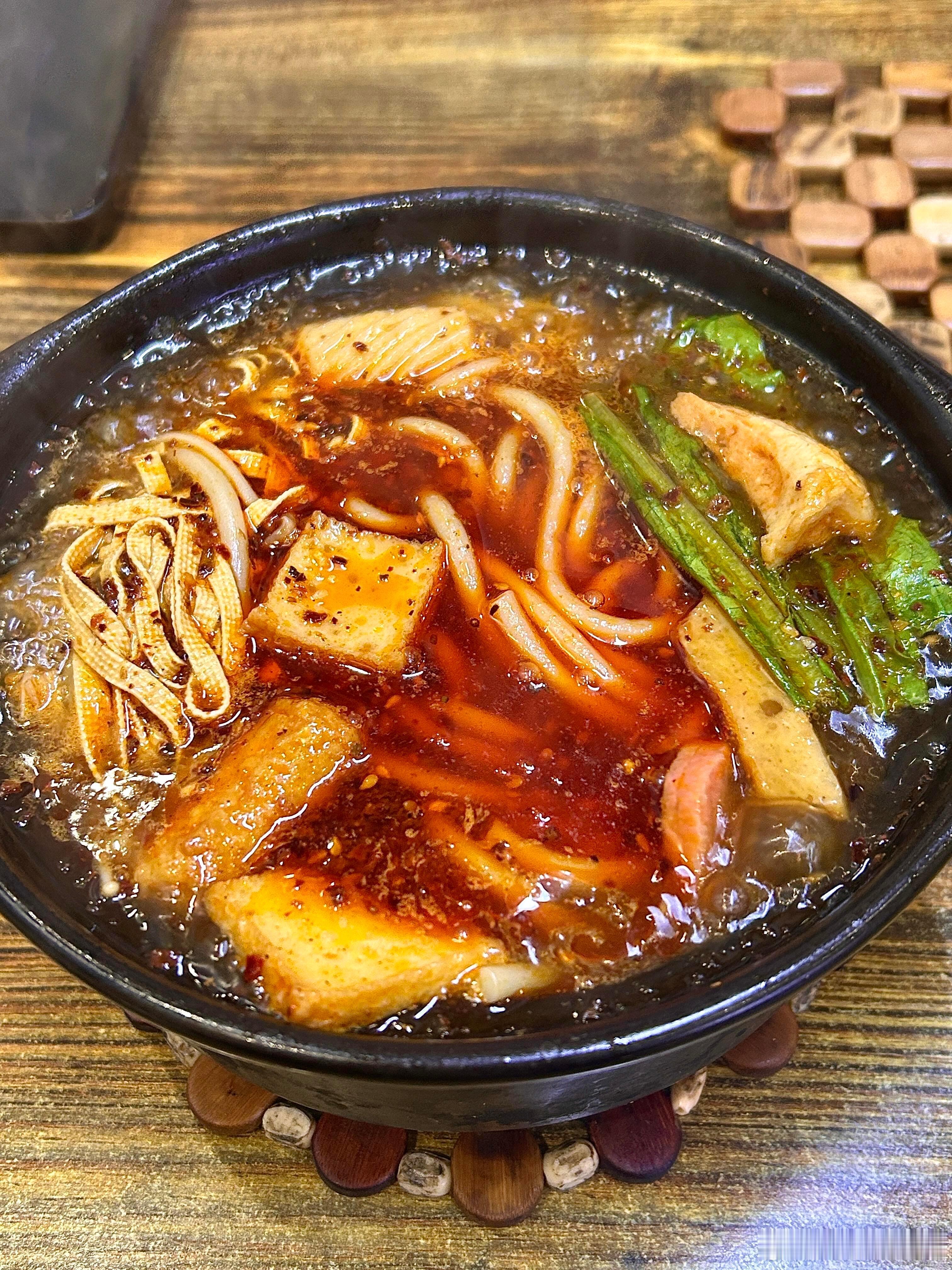 大家晚饭吃啥哇，看别人吃米线我好馋喔～