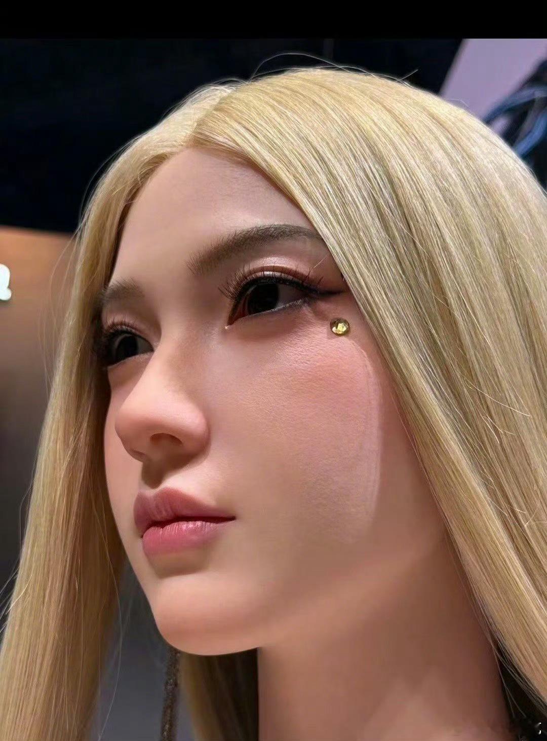 这东西买回来干什么啊，和拼多多上几千元的对比，就是一个装了豆包的充气娃娃卖了一万