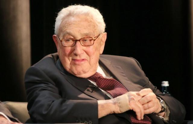 基辛格惊人预言应验！英国掏空家底硬撑乌克兰，内忧外患陷崩溃边缘