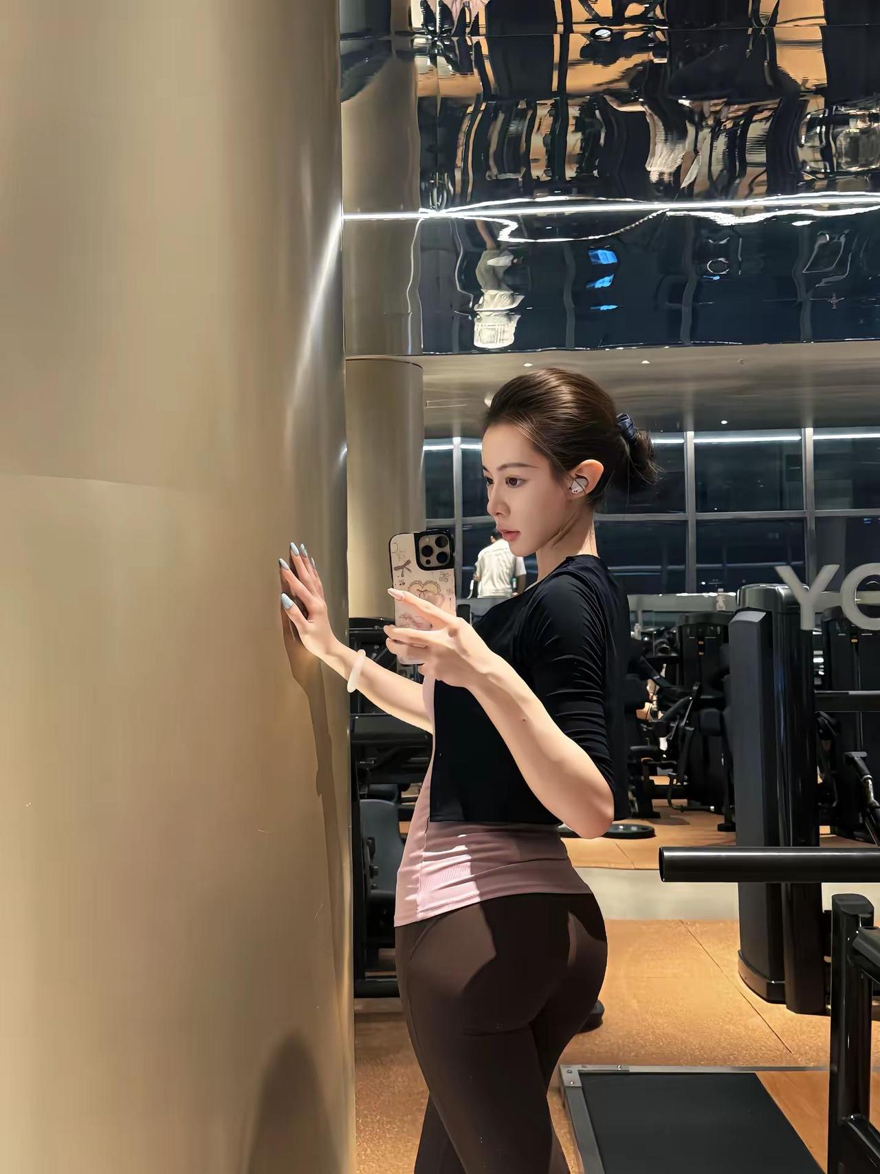 本自具足莫向外求。健身穿搭