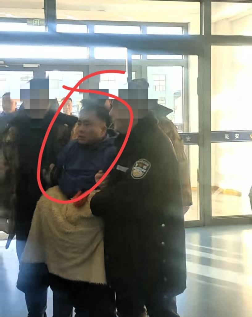 乾安县所字镇忠字村，嫌犯姚远12月4号下午在此被成功抓捕！这把也不笑了，也不狂