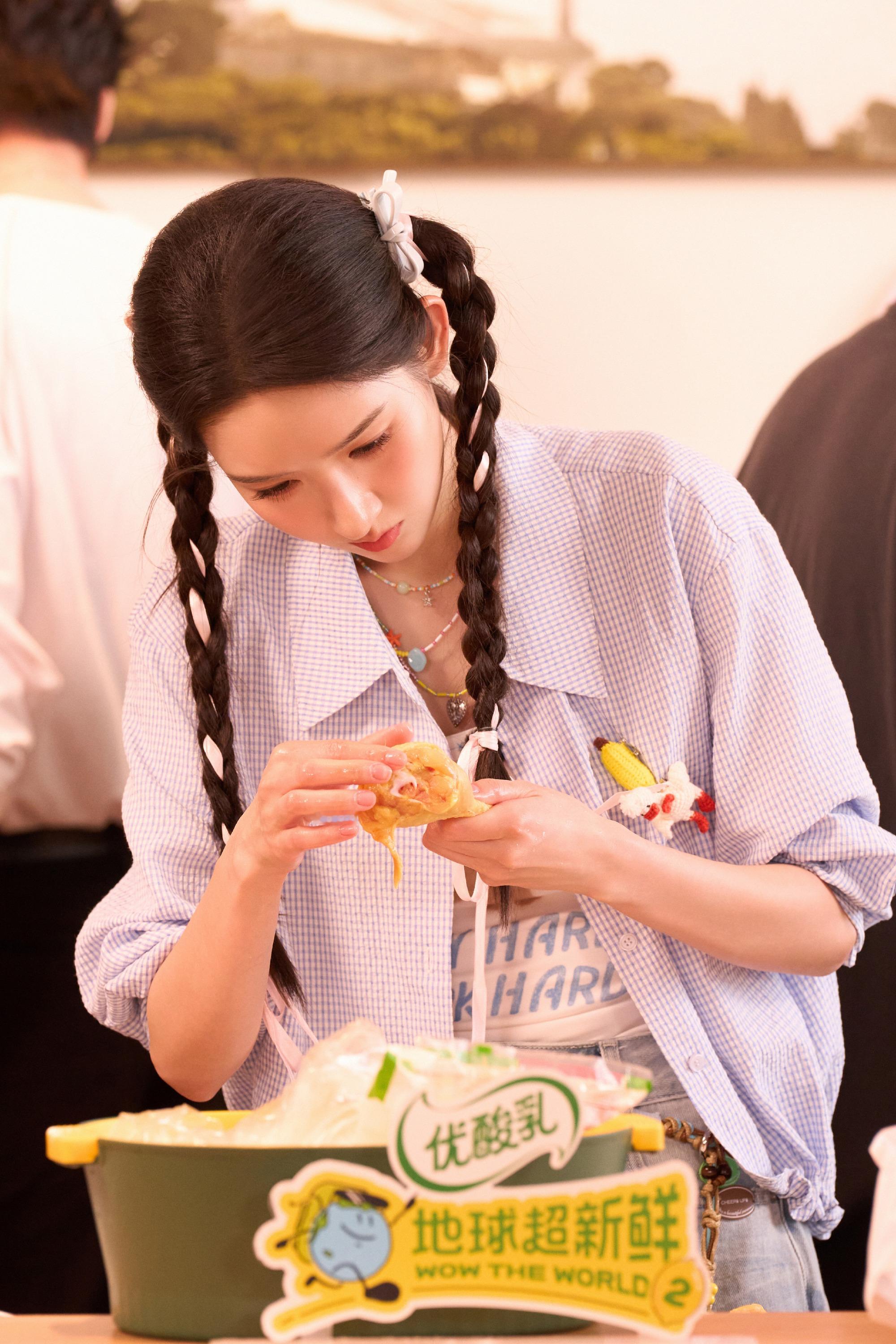 王玉雯又靠做饭赢到一顿夸王玉雯此女必有饭灵根咖喱鸡一上桌全员埋头干饭，郭京飞赞
