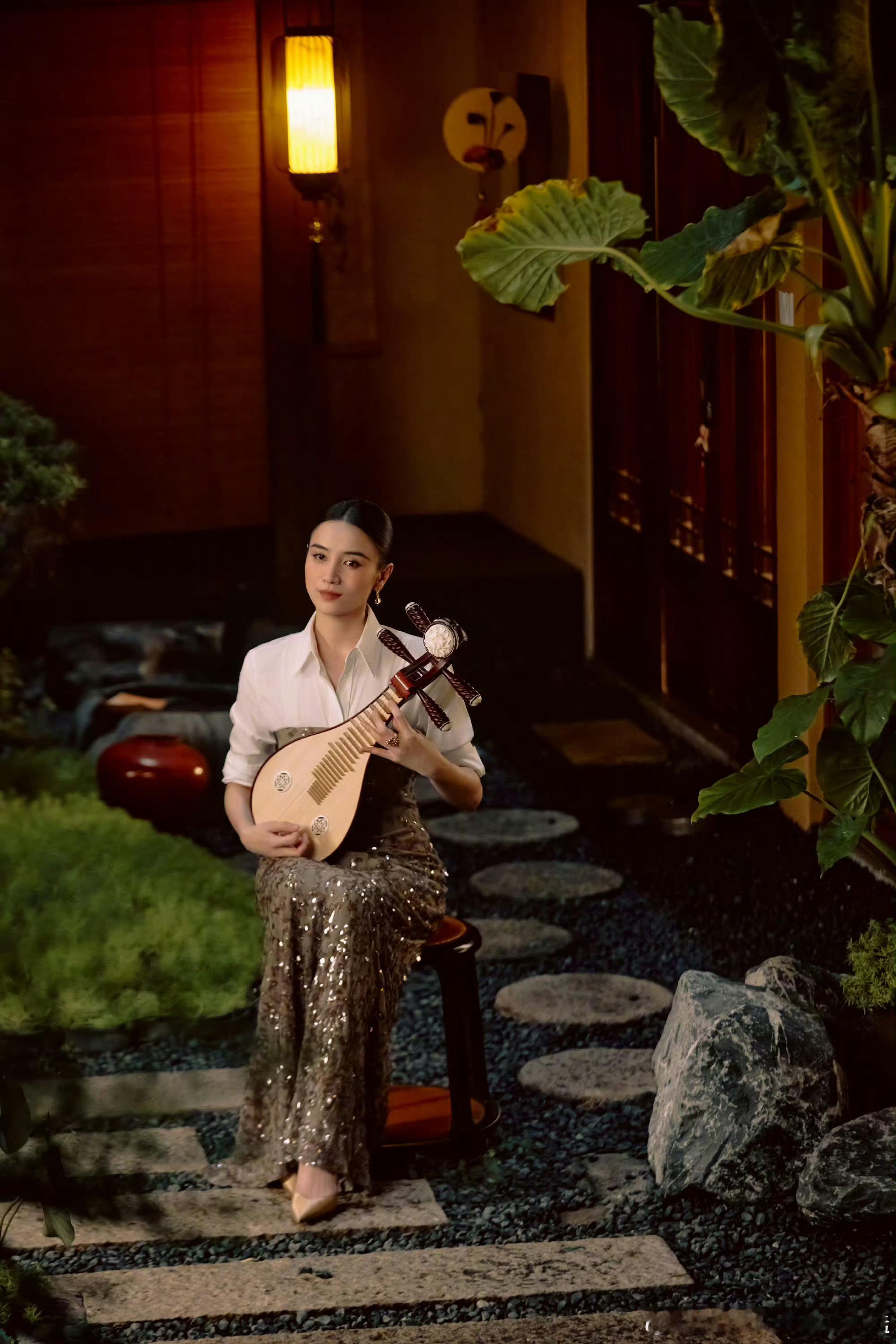 宋佳原来这么高宋佳真的好有气质啊！！！感觉她什么风格都能hold住，帅的时候有安