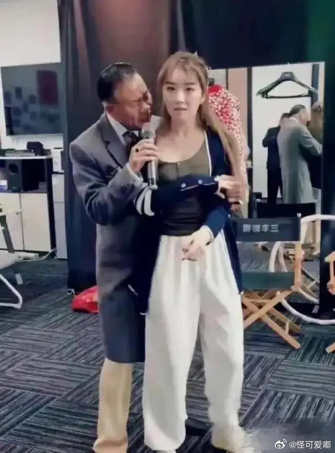 怪不得以前的演员都不跟他玩​​​​