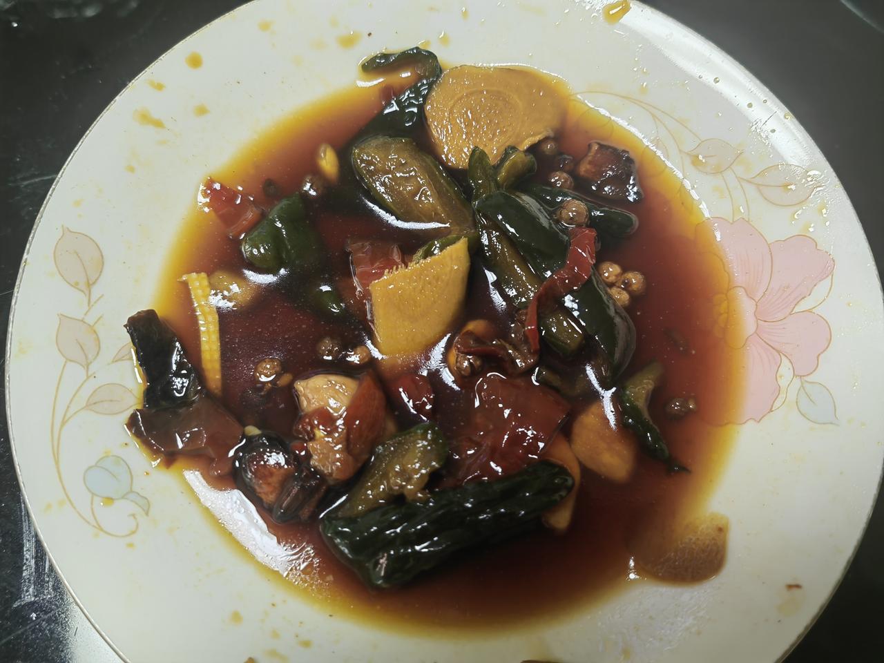 十大下酒菜之首的花生，无论是炸花生还是煮花生，在我老婆的这盘小菜面前都啥也不是了