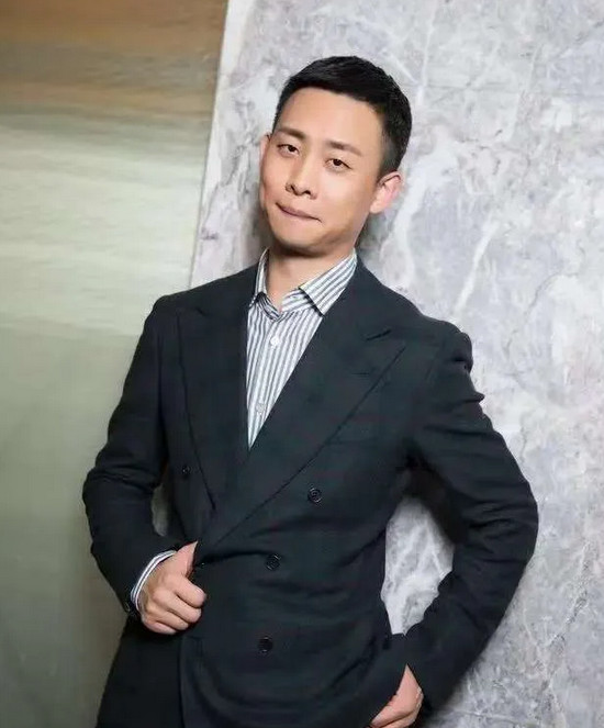 金星问张译:“你都结婚了十几年，为什么一直没有要孩子？”张译说:“我不养孩子，我