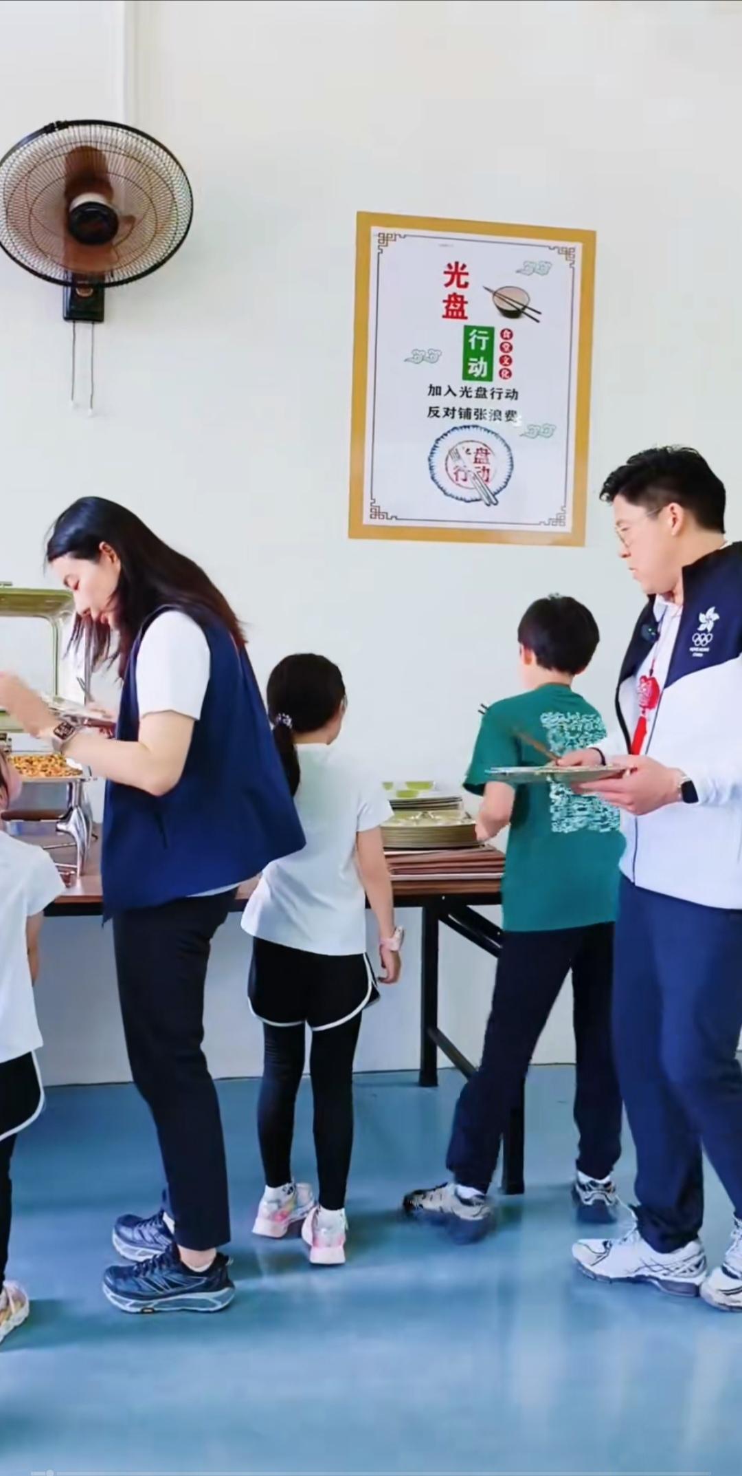 郭晶晶，选了半天，看着没一个好吃的。