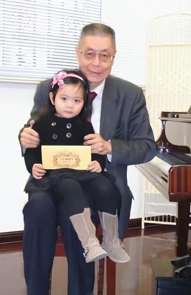 刘诗昆这人生简直比电视剧还精彩！他可是知名钢琴艺术家，出身优渥，4岁就对音律敏感